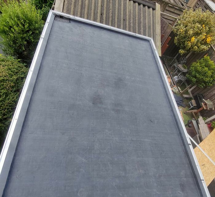 Stap 3: EPDM-dak met daktrim
