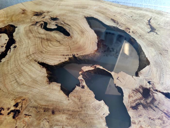 Detail: wortelhout en epoxy